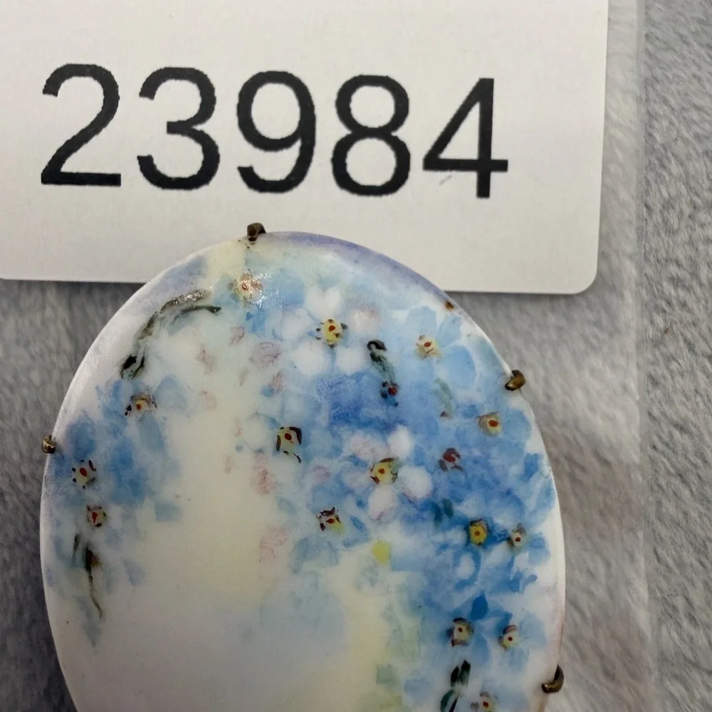 Vintage Victorian Brooch‎ Hand Painted Flower Porcelain